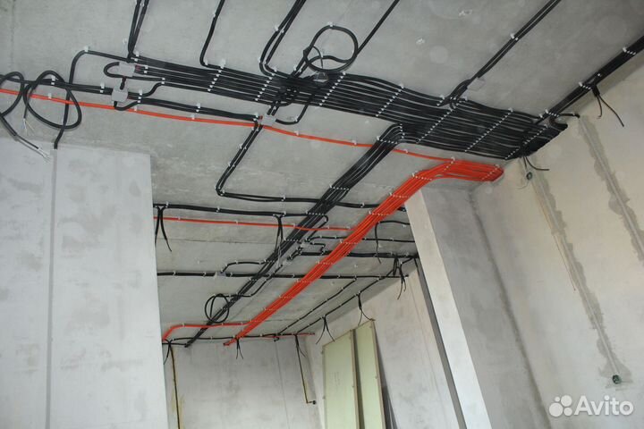 Прокладка кабеля в помещении(электрики,стаж 6лет)