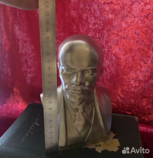 Бюст В.И. Ленин