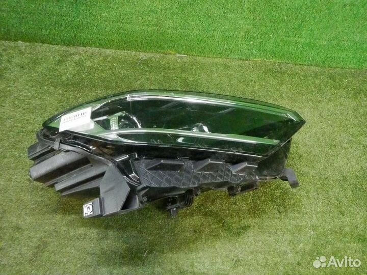 Фара правая Volkswagen Polo