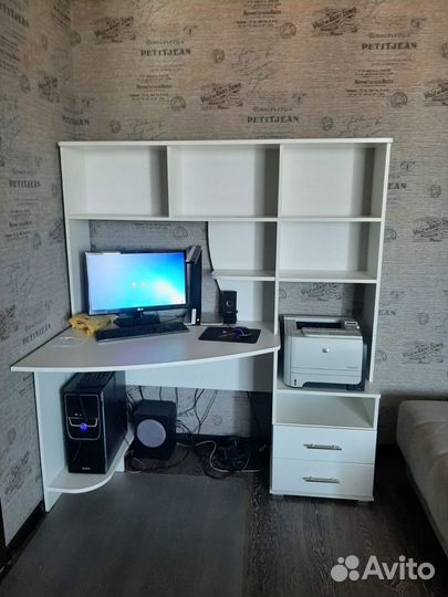 Компьютерный стол