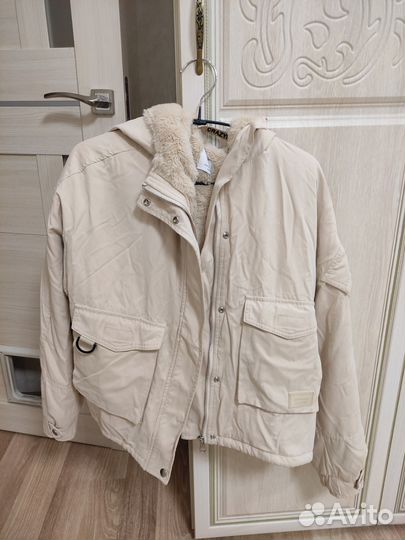 Модная осенняя женская куртка Bershka