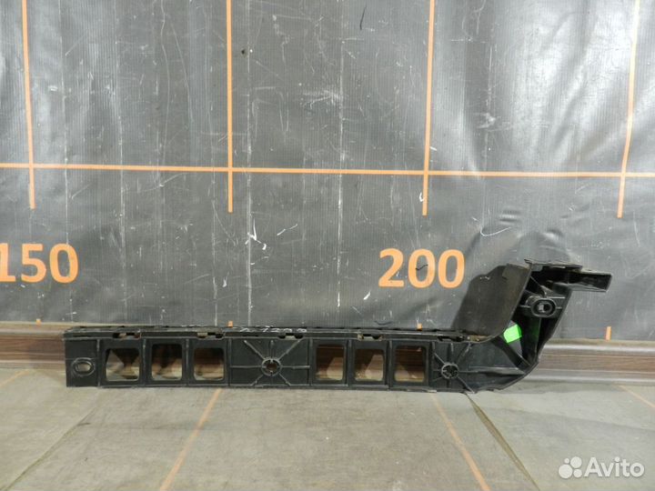 Направляющая бампера заднего -Skoda Octavia A7