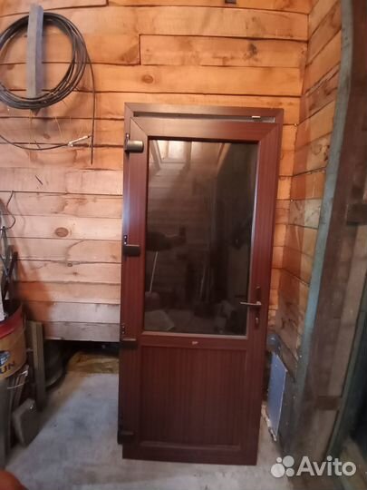 Дверь входная пластиковая