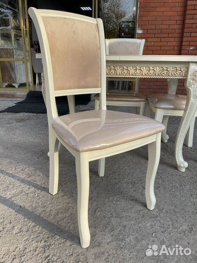 Стол и стулья