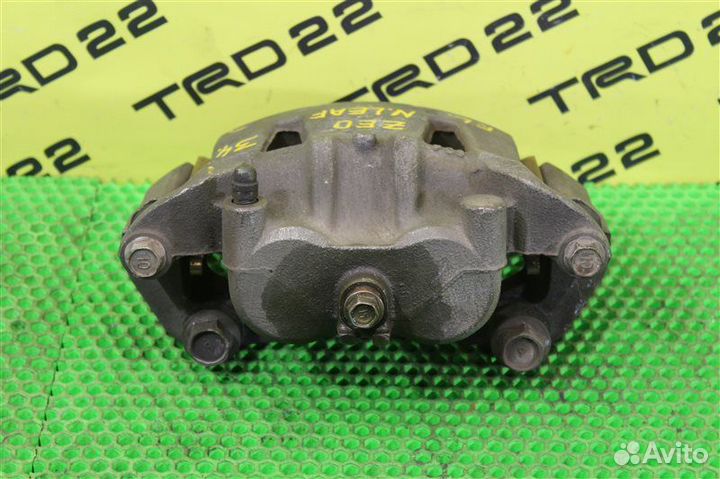 Суппорт тормозной передний левый Nissan Leaf ZE0