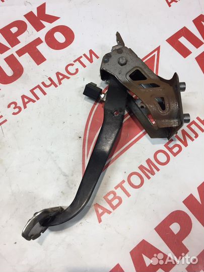 Педаль тормоза Kia Cerato coup 2011