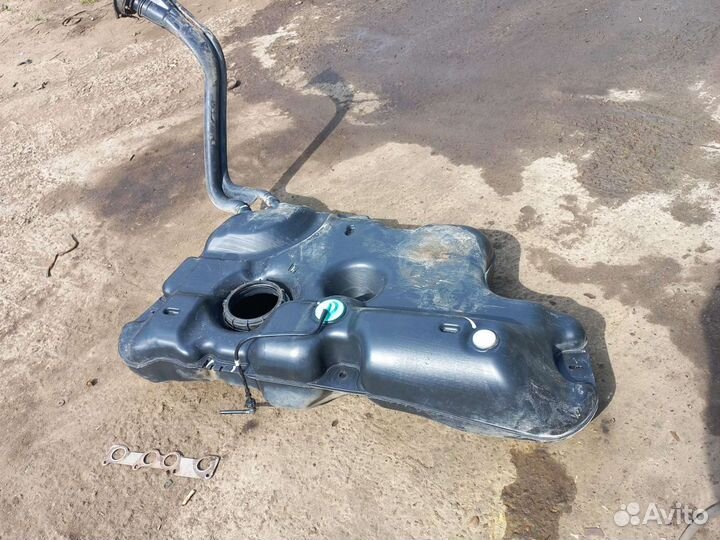 Рено Логан бензобак