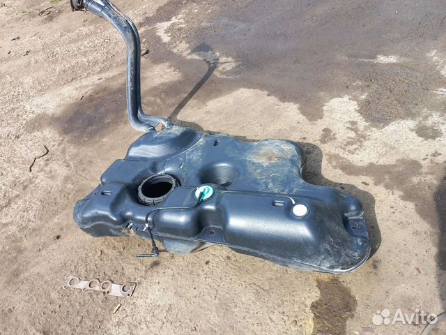 Рено Логан бензобак