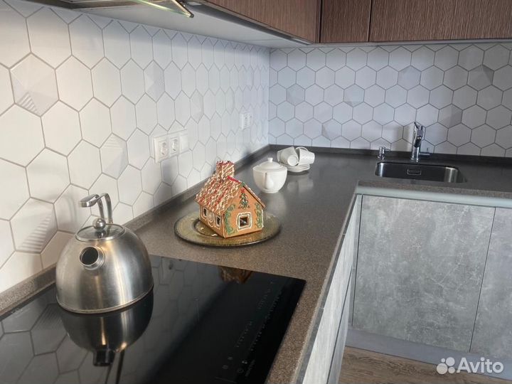 Кухня на заказ под потолок