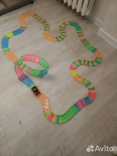 Гибкий трек с машиной