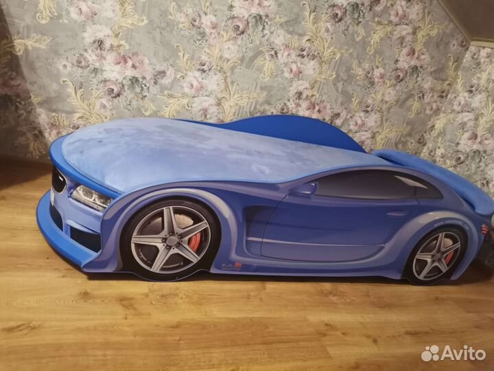 Детская кровать машина