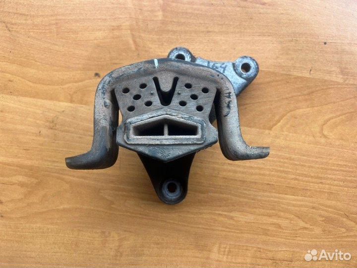 Кронштейн кпп Volkswagen Transporter T5 AXB 2006