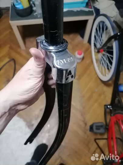 Вилка дюймовая 28, 200мм шток