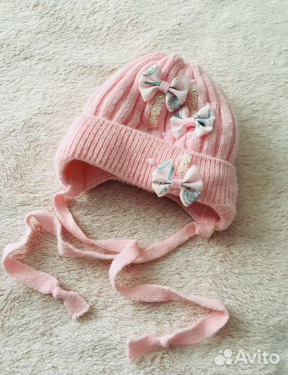 Демисезонная шапочка для новорожденной