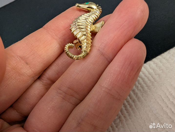 Винтажная брошь морской конек