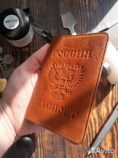 Обложка на паспорт из кожи ручной работы