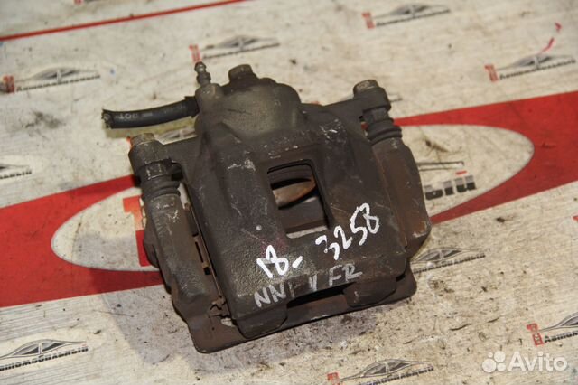 Суппорт перед право c Toyota Raum NCZ20 1NZ-FE