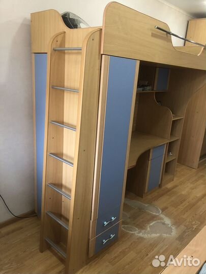 Кровать-чердак со столом