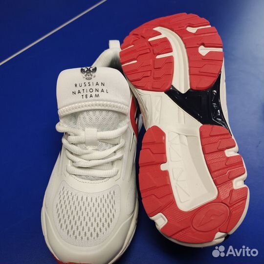 Кроссовки форвард