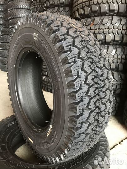 Nortec AT 560 215/75 R15