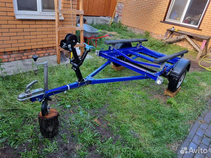 Прицеп для перевозки лодок и гидроциклов Водник