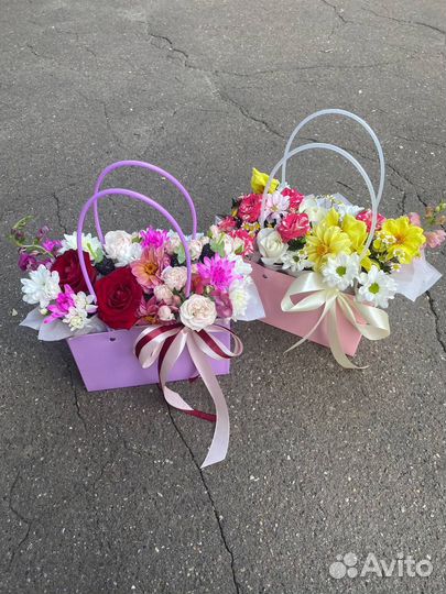 Цветы в ящике букет комплимент