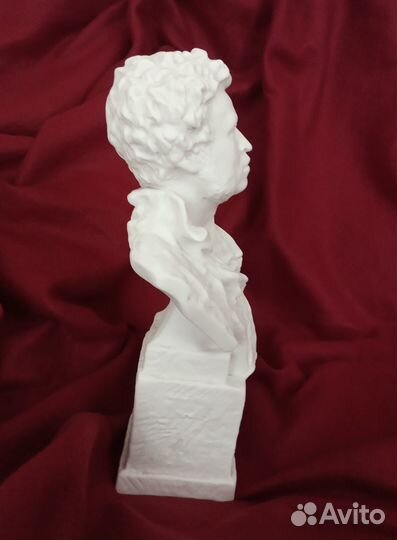 Бюст Пушкина работы С.М. Орлова, 1946 г