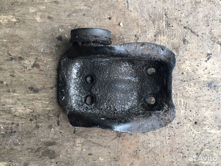 Кронштейн двигателя Maздa 626 GE 91-97 гг