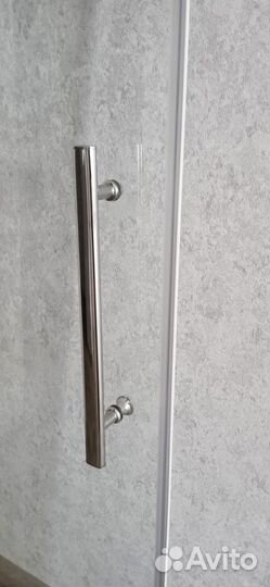 Дверь стеклянная с ручкой