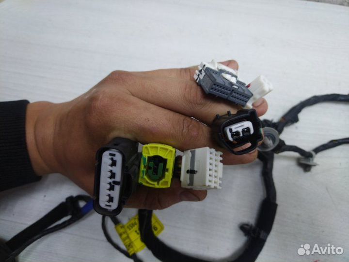 Проводка двери передняя правая Kia Carnival YP