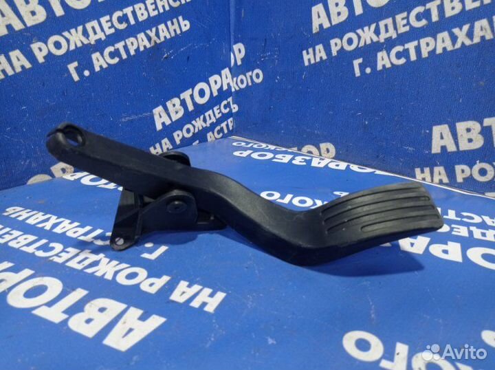 Педаль газа Ford Focus 1 седан 2004