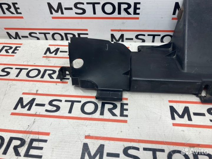 Воздуховод радиатора передний правый Volkswagen