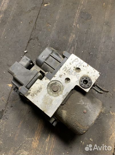 Блок ABS Nissan Primera P11