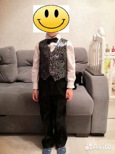 Костюм тройка на мальчика. Рост 110 см