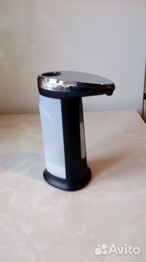 Безконтактный дозатор жидкого мыла для рук