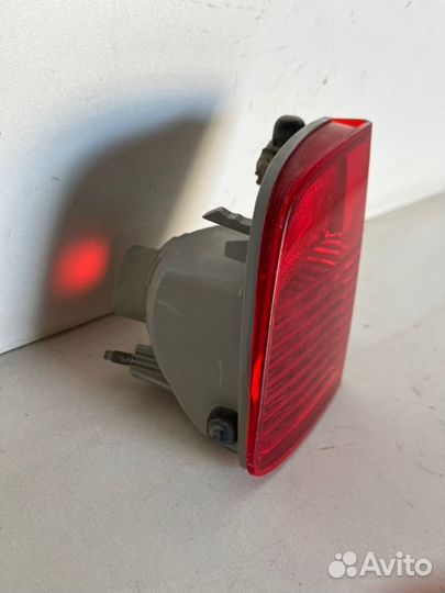 Отражатель бампера задний левый Toyota Land