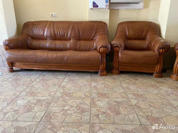 Кожаный диван и кресла б/у