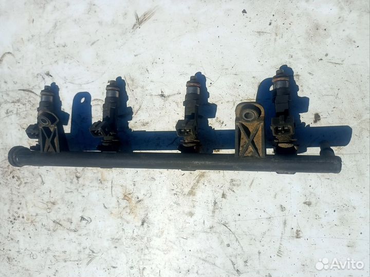 Топливная рампа Renault 8200494284