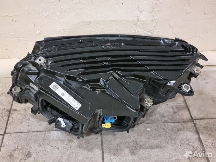 Фара светодиодная передняя правая Mercedes-Benz