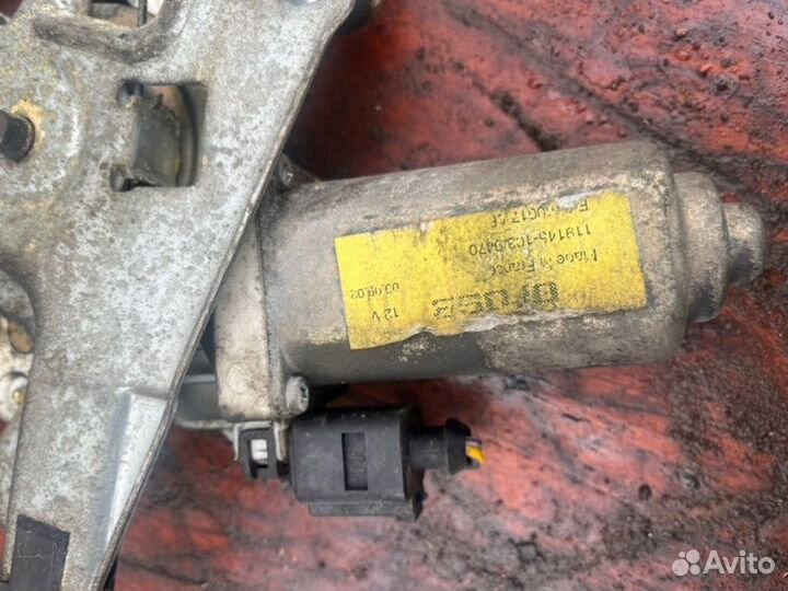 Стеклоподъемник передний правый Ford Focus 1 2002