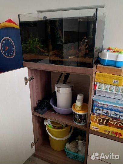 Продам аквариум с рыбками 40 л