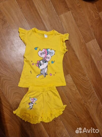Костюм для девочки футболка и шорты