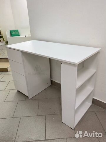Письменный стол белый