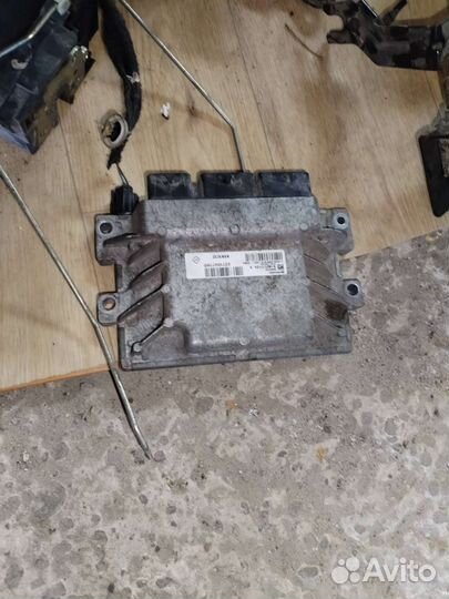 Блок управления рено Логан 2 эбу