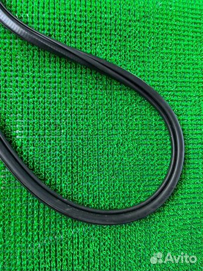 Уплотнитель дверного проема лев. перед. audi Q7