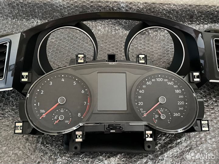 Панель приборная с рамкой Volkswagen Tiguan AD1