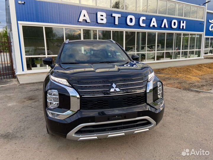 Mitsubishi Outlander 2.5 CVT, 2023, 15 км