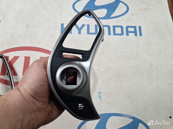 Рамка правого дефлектора Hyundai ix35 LM