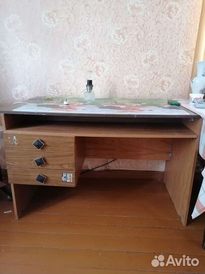 Письменный стол