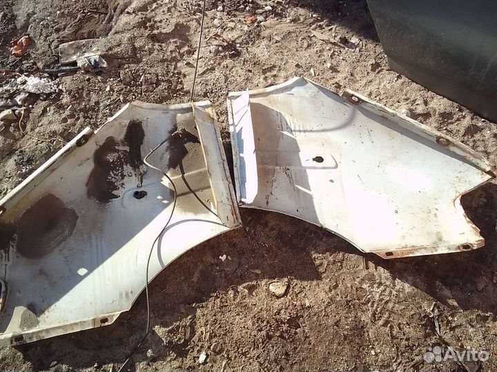 Переднее левое крыло Газель 2000г старого образца